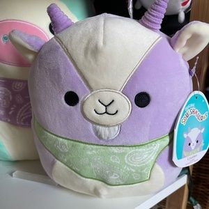 Louden 8” squishmallow NWT
